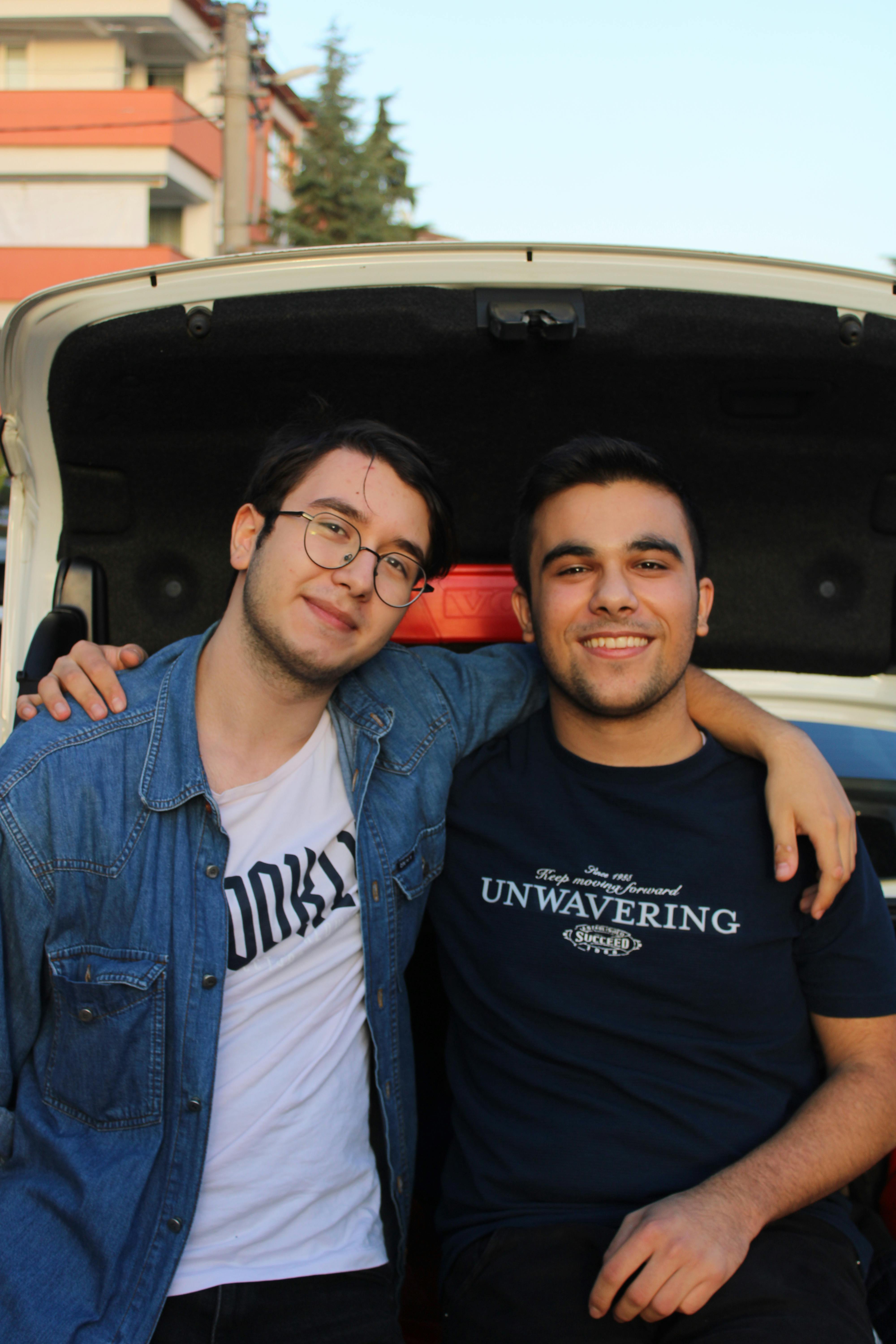 Obserc users sharing their location and staying safe with the app